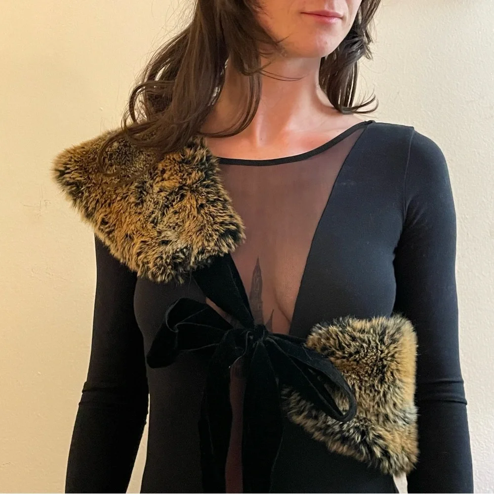 🖤CUE Faux Fur Collar with Black Velvet Bow Tie🖤